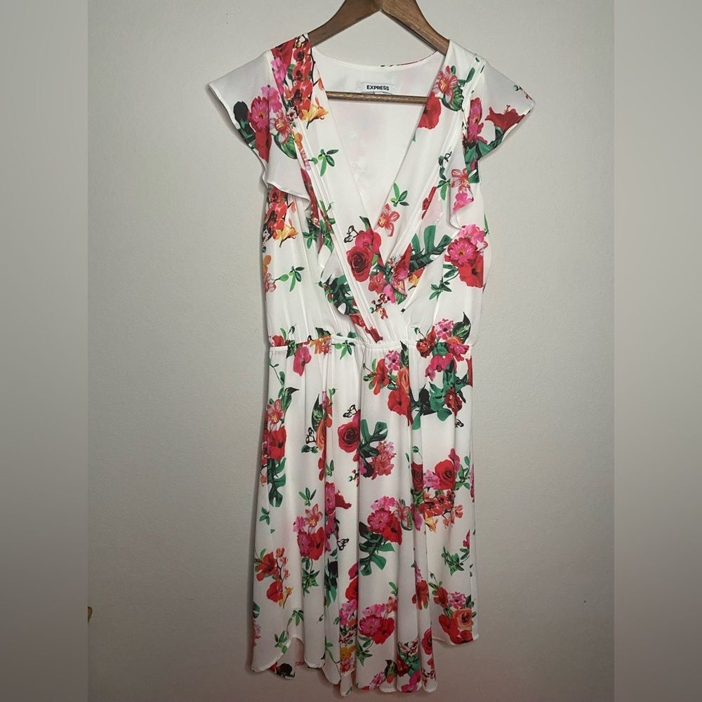 Express Woman’s White Floral Flutter Sleeves Surplice Dress Size Medium